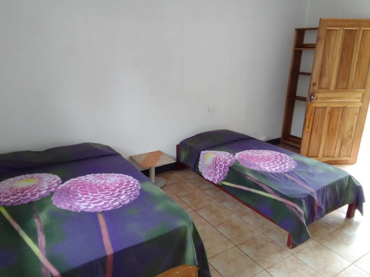 Mar Caribe Pv Hotell Puerto Viejo de Talamanca Exteriör bild