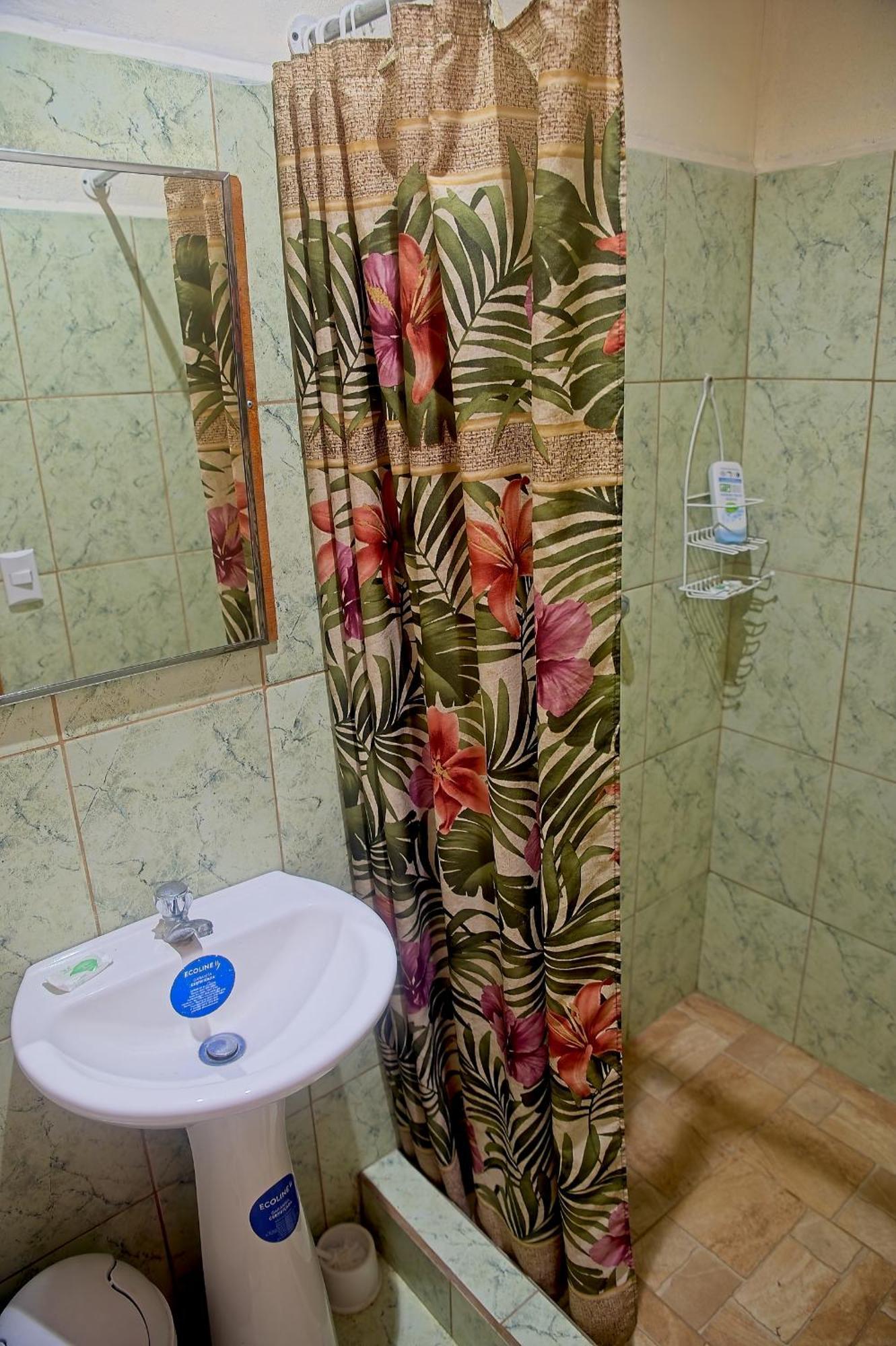 Mar Caribe Pv Hotell Puerto Viejo de Talamanca Exteriör bild